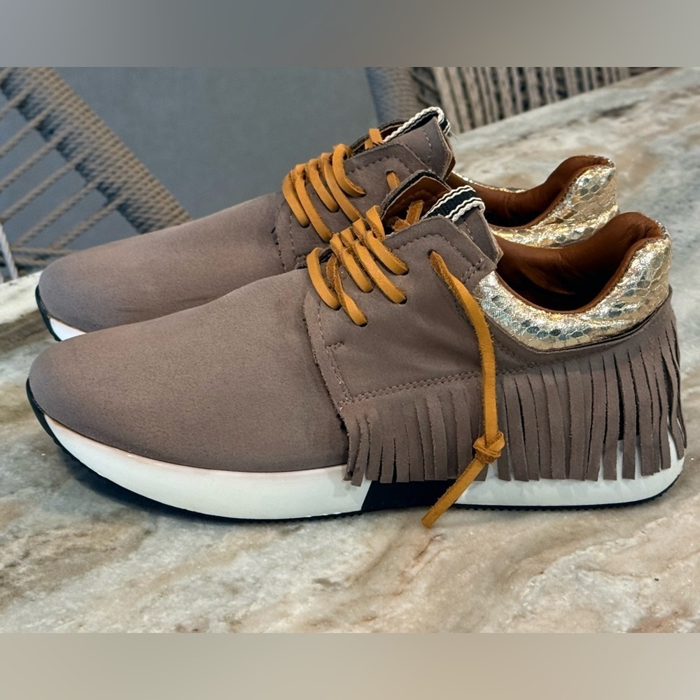 Women’s SHU SHOP Pepa fringe suede sneakers- Size 7.5